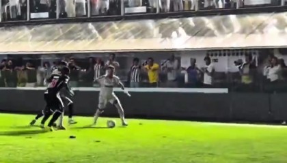 撞飞数米！内马尔被冲撞倒地当场暴怒，对手声称跑太快刹不住了