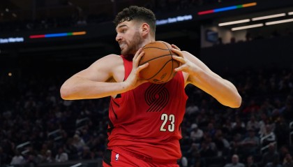 星空体育app官方网站-篮板依旧很猛但终结手感不佳！克林根上半场7中2拿到4分10篮板