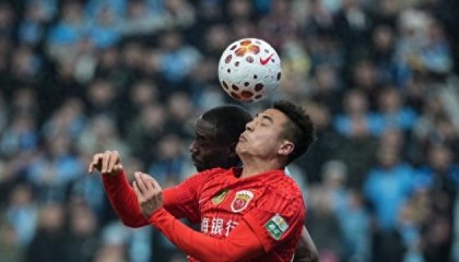 观察：没有利刃时盾牌也是进攻利器，海港依靠“定位导弹”赢下保级大战有启示|上海海港|蒋光太|魏震|角球|后卫_新浪体育_新浪新闻
